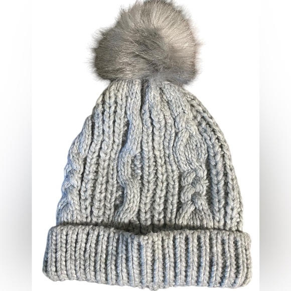 Cable Knit Fisherman Gray Beanie Hat With Fuzzy Pom Pom Classic Preppy Cozy Soft - Picture 1 of 8